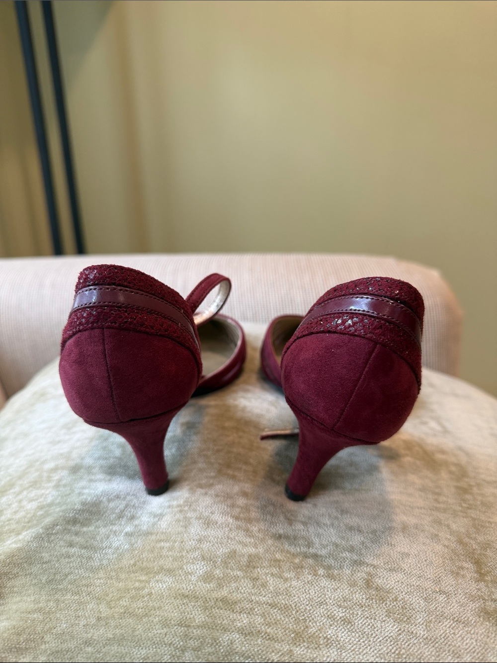 Anne Klein burgundy kitten heels - Picture 4 of 4